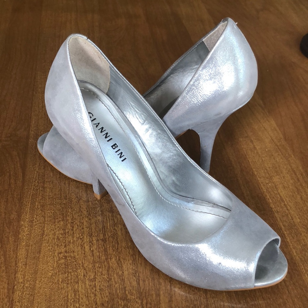 Gianni Bini Peep Toe heels